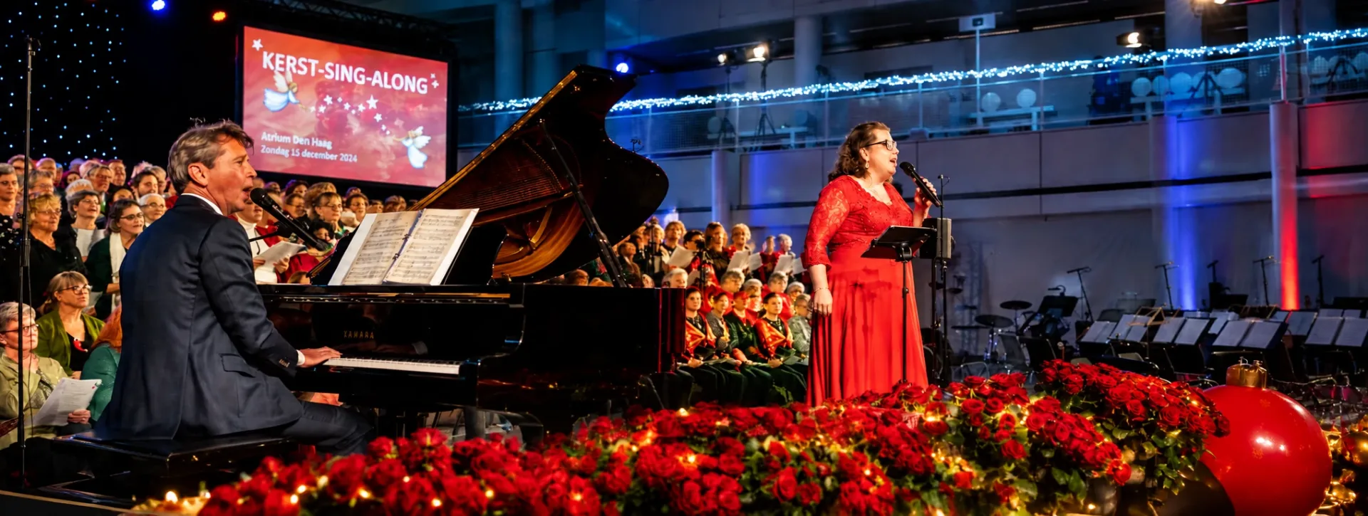 Tribune- en podiumopstelling voor kerst Sing-Along