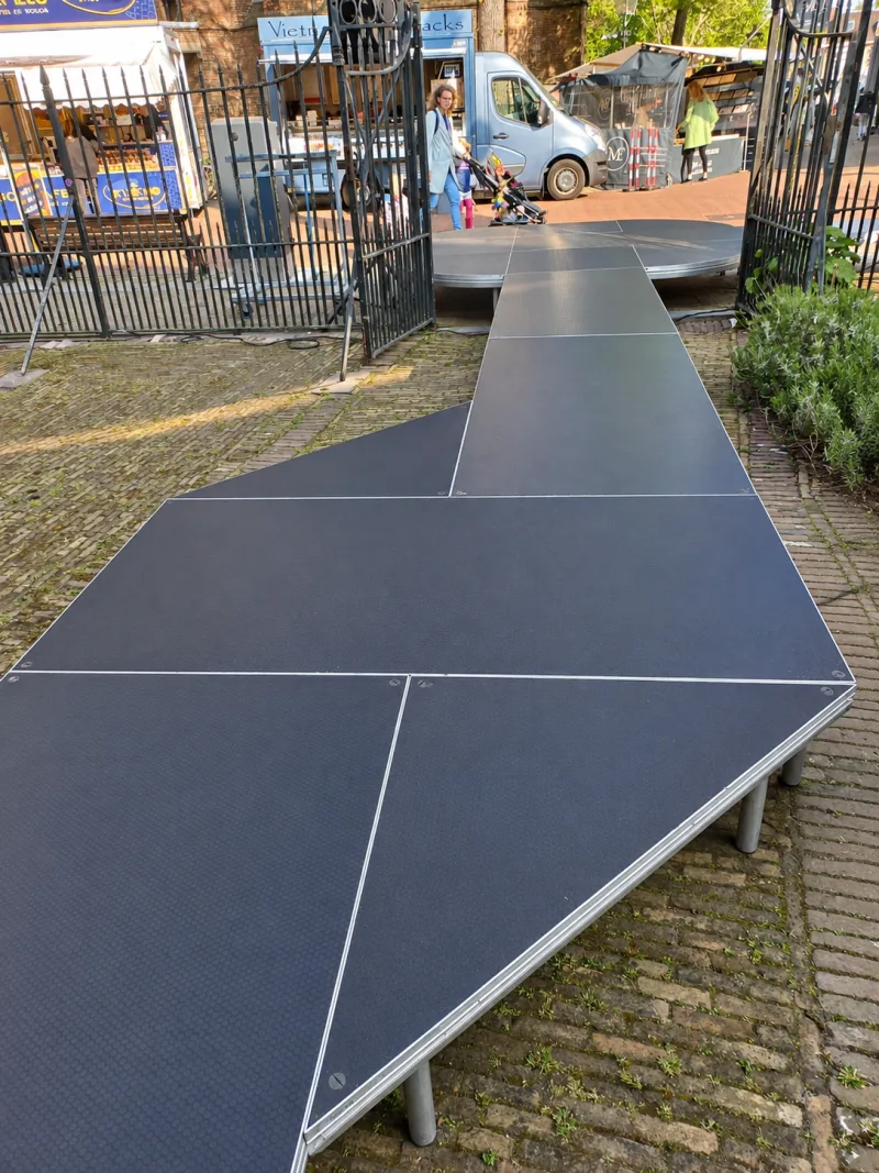 Catwalk in winkelcentrum Oud Rijswijk