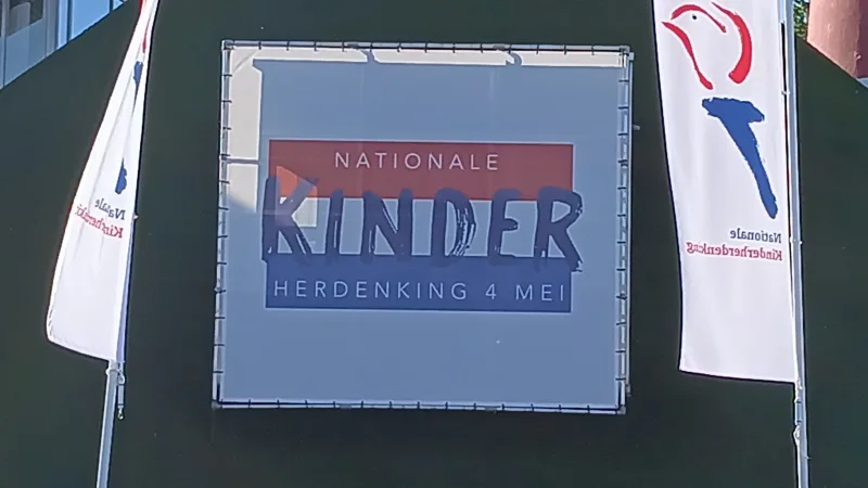 De Nationale Kinderherdenking bij Madurodam