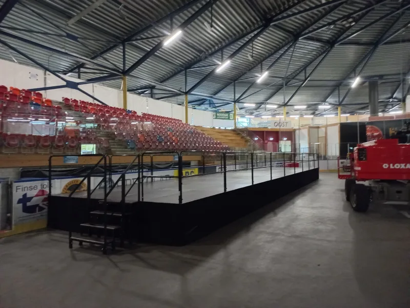 Leuningen op een VIP podium in de Silverdome in Zoetermeer