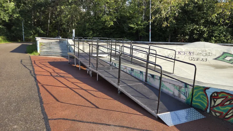Dubbele rolstoelramp bij skatebaan Lelystad