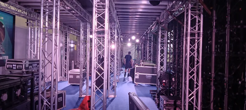 Onder het VIPdeck, alleen voor sporters en hun trainers