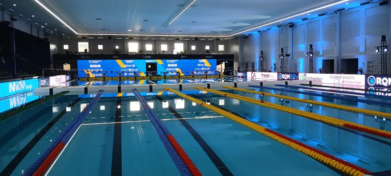 Overzichtsfoto van het zwembad tijdens de voorbereiding van de RQM