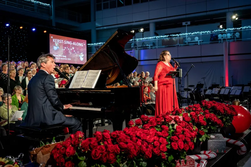 Tribune in het Atrium tijdens Kerst-Sing-Along