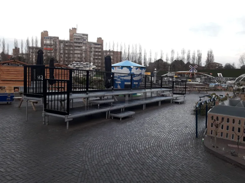 Tribune in het park van Madurodam Den Haag