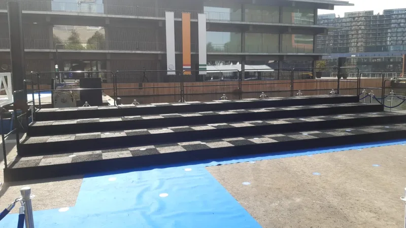 Tribune voor persfoto in Rotterdam